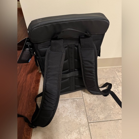 Lenovo Legion Active Gaming
Backpack - Picture 15 of 15